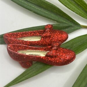 VTG Ruby Slippers Brooch Pin Jewelry The Wizard of Oz AJC Sparkly Glitter